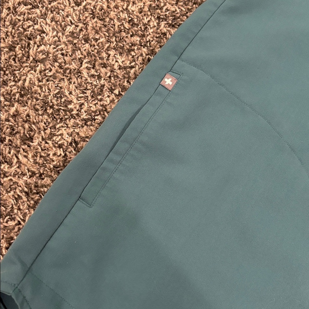 Figs Rafaela Oversized Scrub Top Moss Green - Picture 5 of 9